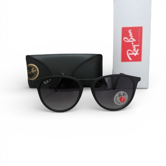 NIB Ray-Ban Erika Matte Polarized Black Sunglasses with Gray Lens